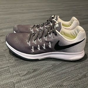 Women’s Nike Zoom Pegasus 33. Size US 8.5